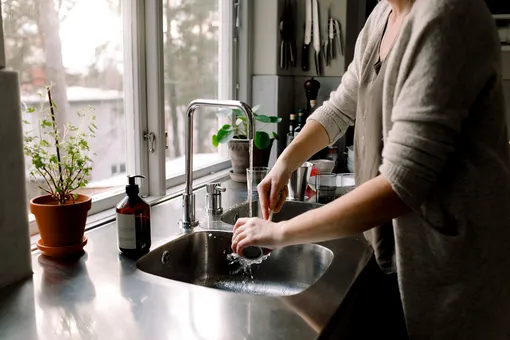 Газированная вода и голосовые команды: 6 удобных функций кухонного смесителя