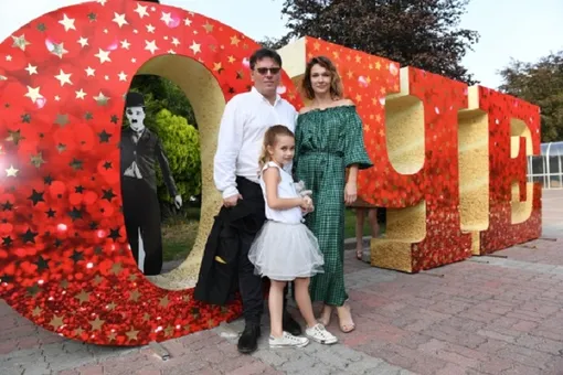 Валерий Тодоровский и Евгения Брик показали подросшую дочь на кинофестивале «Короче»