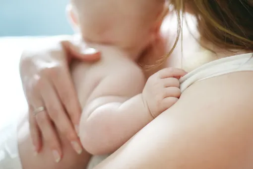Мать 5 дней не отделяла новорожденного сына от плаценты — и даже дала ей имя