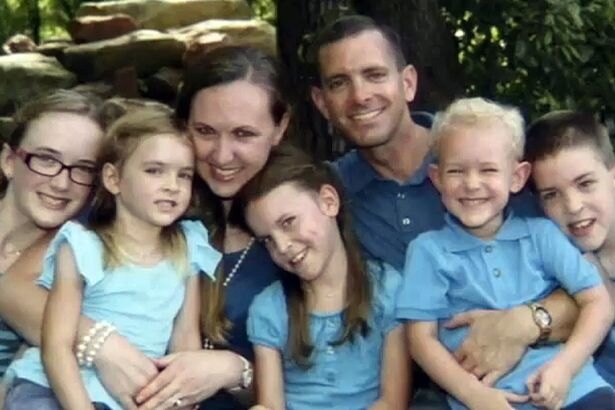 Кейти Стей с мужем и пятью детьми