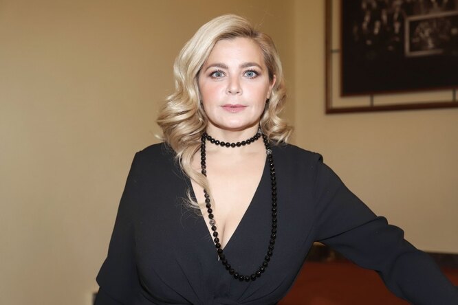 «Красивая и разносторонняя»: Ирина Пегова в кудряшках встала на пуанты «Красивая и разносторонняя»: Ирина Пегова в кудряшках встала на пуанты