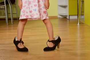 Покупаем туфли для девочки: трудности выбора