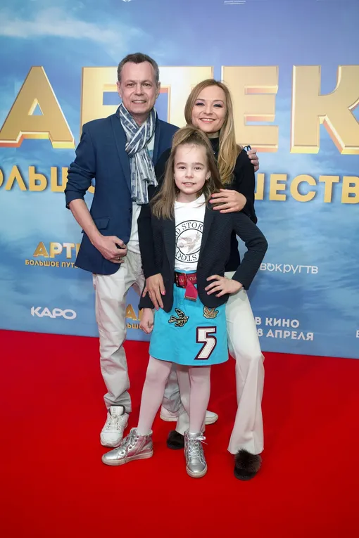 Владимир Лёвкин с женой Марусей и дочерью Никой