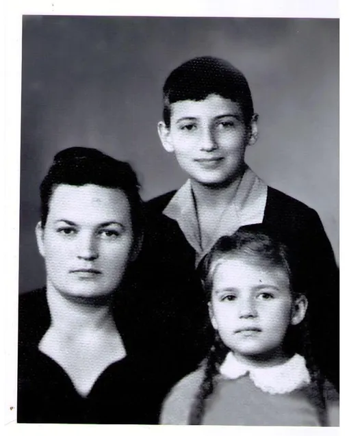 Игорь Крутой с мамой и сестрой Аллой
