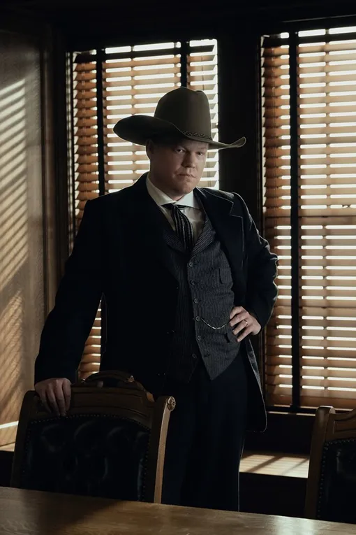 Джесси Племонс в роли агента Томаса Уайта.