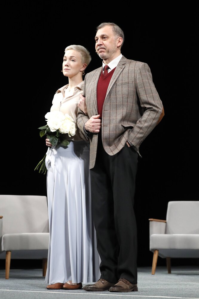 Дарья Мороз и Сергей Чонишвили в спектакле «Мужья и жены»