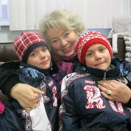 Татьяна Тарасова с внуками Фёдором и Матвеем