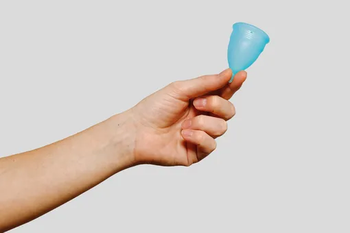 Менструальная чаша сэкономит тысячу прокладок: новые средства гигиены для женщин