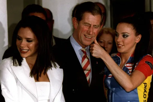 Неловкие моменты при встрече звёзд с королевской семьёй: Гарри не узнали, а Чарльза ущипнули за зад