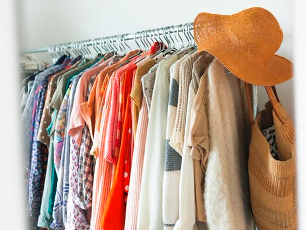 Как ухаживать за одеждой: 5 лайфхаков для бережного ухода за вещами