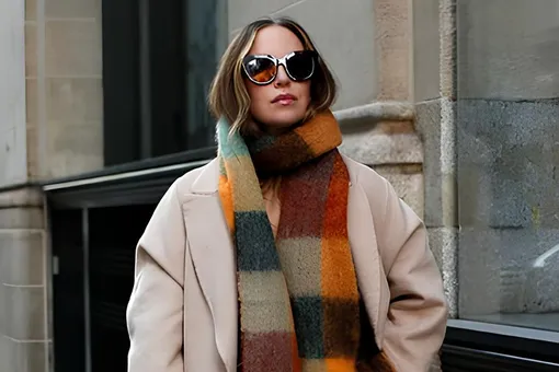 Как красиво завязать шарф: 8 модных приёмов, которые сделают ваш образ ярче