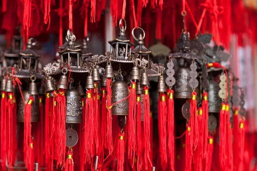 Китайские колокольчики защищают квартиру от негативной энергии и радуют чудесными звуками.