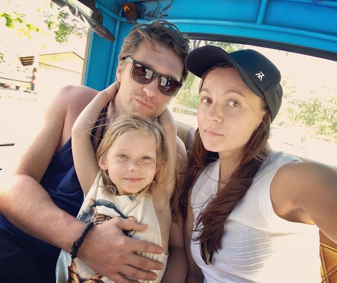 Дмитрий Пчела с семьей