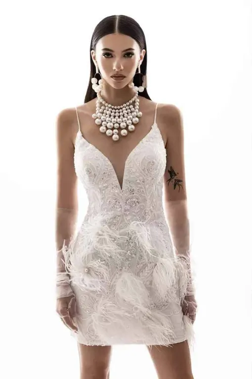 свадебные платья с перьями 2024