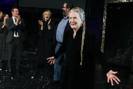 «Она буквально ожила»: 90-летняя Раиса Максимова играет главную роль в спектакле Ренаты Литвиновой