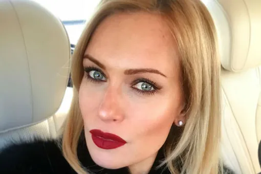 Ни одной морщинки: 43-летняя Олеся Судзиловская показала фото без макияжа
