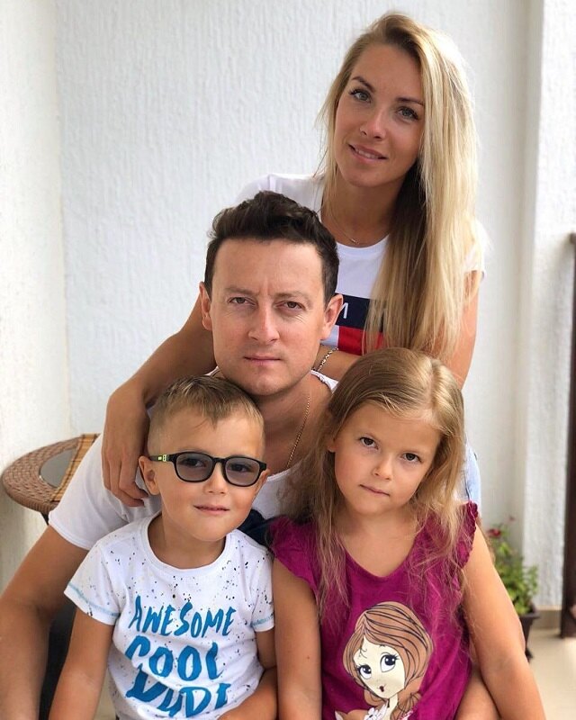 Станислав Ярушин с семьей