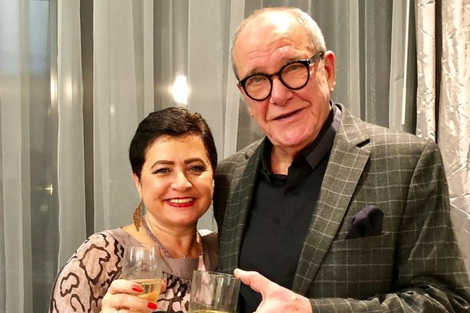 «Вам нельзя на пляж!» 78-летний Виторган в красных трусах и его 56-летняя жена в бикини поразили поклонников «Вам нельзя на пляж!» 78-летний Виторган в красных трусах и его 56-летняя жена в бикини поразили поклонников