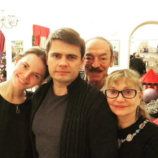Михаил Боярский с женой и детьми фото