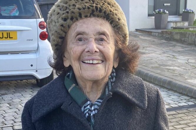 Пережила Освенцим и коронавирус: 97-летняя еврейка снимает тик-токи о Холокосте Пережила Освенцим и коронавирус: 97-летняя еврейка снимает тик-токи о Холокосте