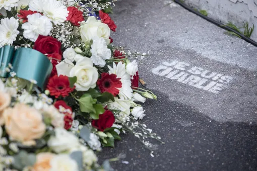 Ему отстрелили пол-лица, но он всё видел: вышла книга выжившего из «Шарли Эбдо»