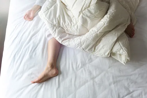 Почему полнеют люди, которые мало спят: причины набора веса при недосыпе