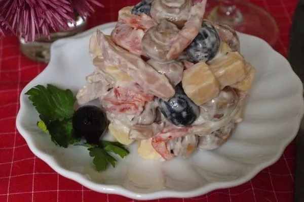 Cалат “Праздничный” с шампиньонами и сыром