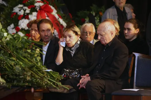 Зоя Богуславская в 2010 году на похоронах мужа — Андрея Вознесенского