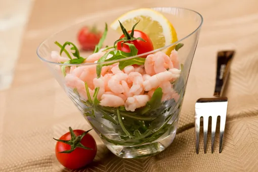 Экзотический салат из морепродуктов «Морской коктейль»