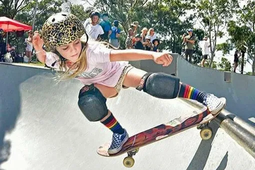 Принцесса на скейте: 6-летняя чемпионка катается лучше мальчишек