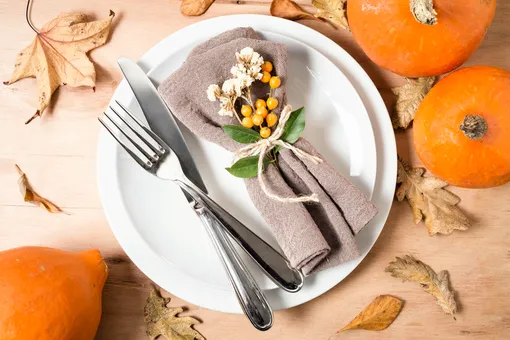 Осенняя сервировка стола: посуда, формы для выпечки и другие предметы, которые украсят вашу кухню