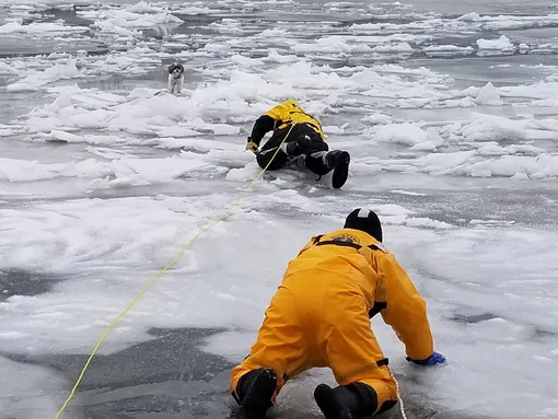 спасательная операция на льду