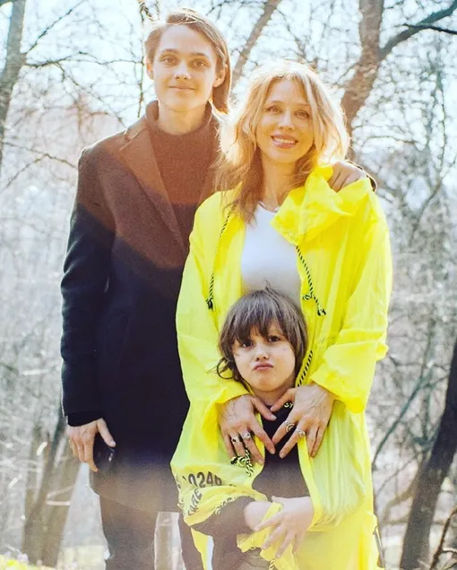Дарья Волга с сыновьями Антоном и Ильей