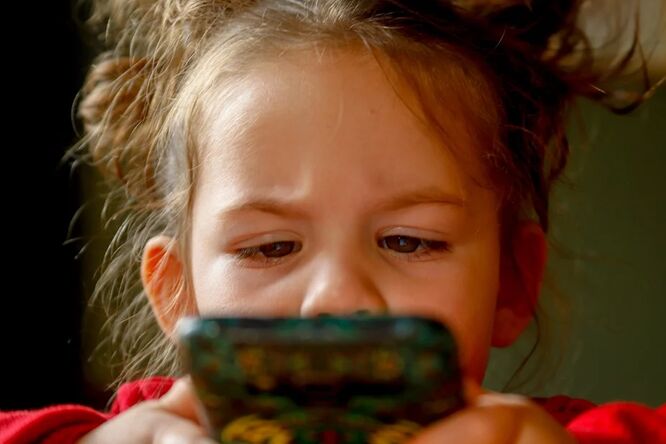 Почему мы отказались от мобильных телефонов, когда рядом дети