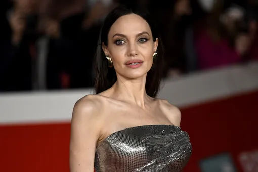 Больше не брюнетка: Анджелину Джоли заметили с непривычным цветом волос