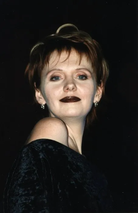 Дух 90-х: самые необычные макияжи российских знаменитостей