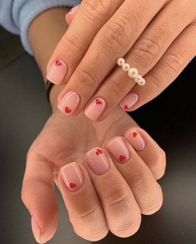 ногти для женщин 50 лет. ногти нежные. модный маникюр для женщин после 40. ногти после 40 лет. маникюр для женщин на короткие ногти.