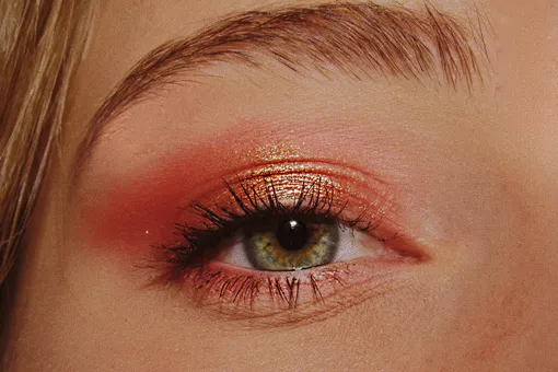 Как правильно красить глаза тенями: 7 советов для безупречного макияжа