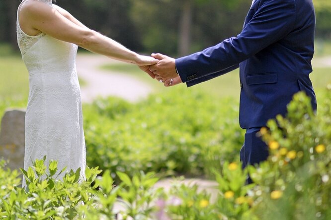 Невеста выгнала свою мать со свадьбы за жестокие насмешки в поздравлении
