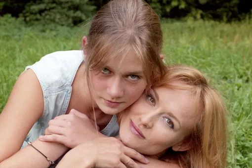 «Фаня в маминой кофте»: 55-летняя мама Марии Машковой показала, как общается с внучкой на карантине