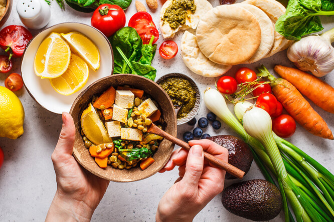 10 смелых рецептов для вегетарианцев: паэлья, плов, митболы, шаверма и другие
