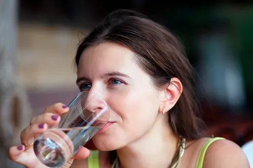 2 литра в день — это реально! 10 советов, как научиться пить больше воды (видео)