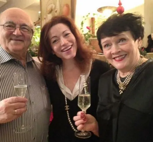 Алена Хмельницкая с родителями