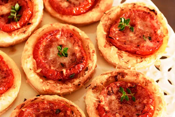 Сырно-томатные тарталетки