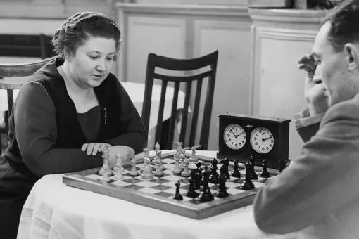 Вера Менчик — первая в истории чемпионка мира по шахматам