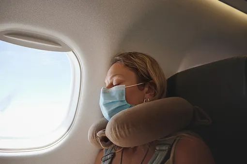 Девушка заснула в самолете и улетела за 2000 километров от родного дома