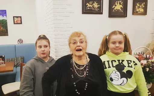 Марина Полицеймако с внучками Эмилией и Софией