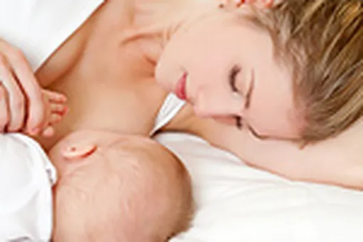 Приемные мамы кормят детей грудным молоком