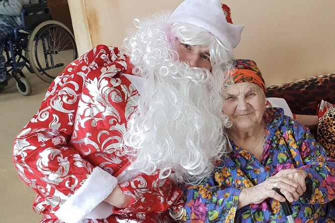 Фонд «Старость в радость» начал новогодний сбор подарков для одиноких пожилых людей