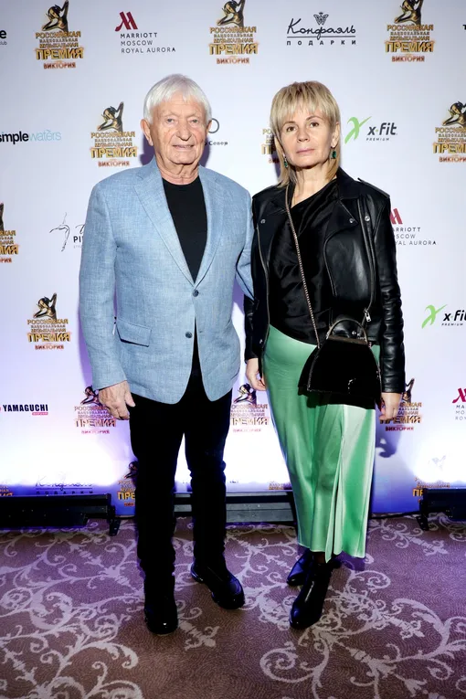 82-летний отец Леонида Агутина вышел в свет с молодой избранницей